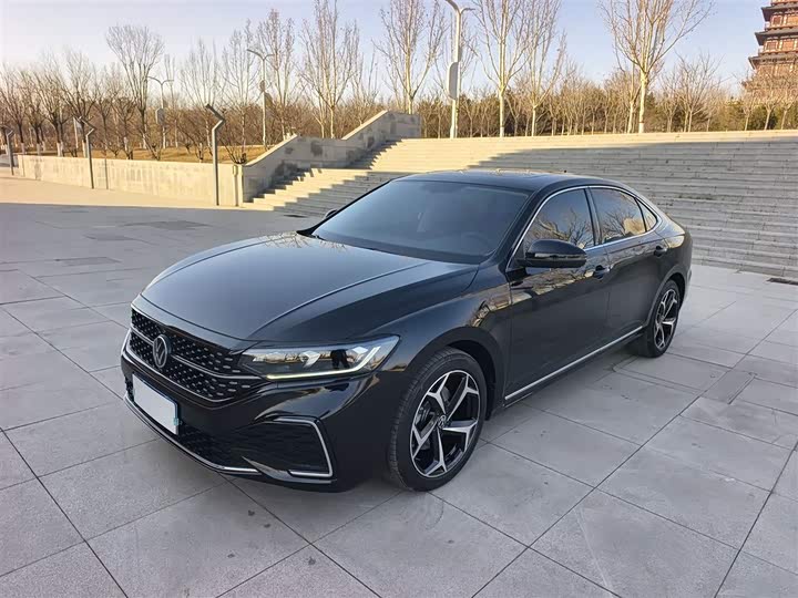 Фото 1 - Volkswagen Passat