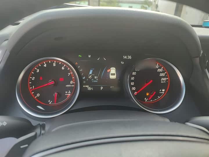 Фото 4 - Toyota Camry