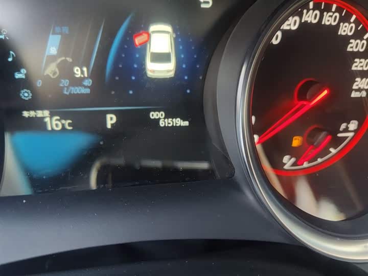 Фото 5 - Toyota Camry