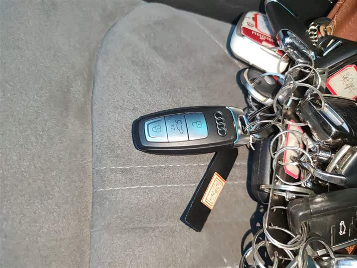 Фото 9 - Audi A6L