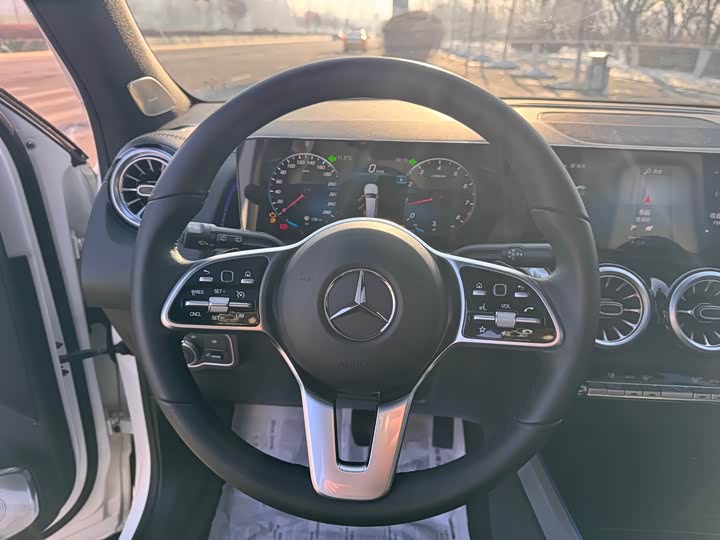 Фото 9 - Mercedes-Benz GLB-Class