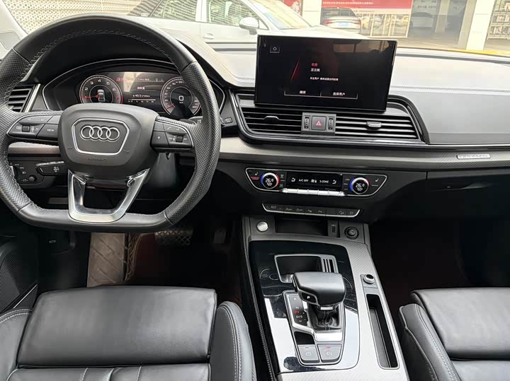 Фото 7 - Audi Q5L