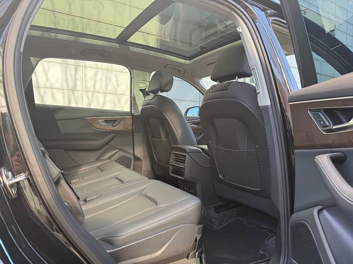 Фото 5 - Audi Q7