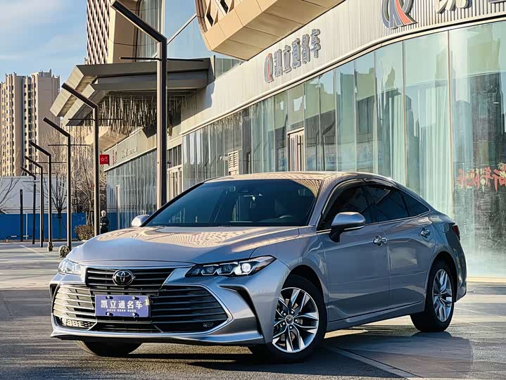 Фото 1 - Toyota Avalon