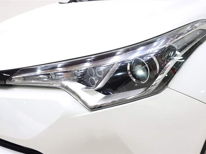 Фото 7 - Toyota Izoa