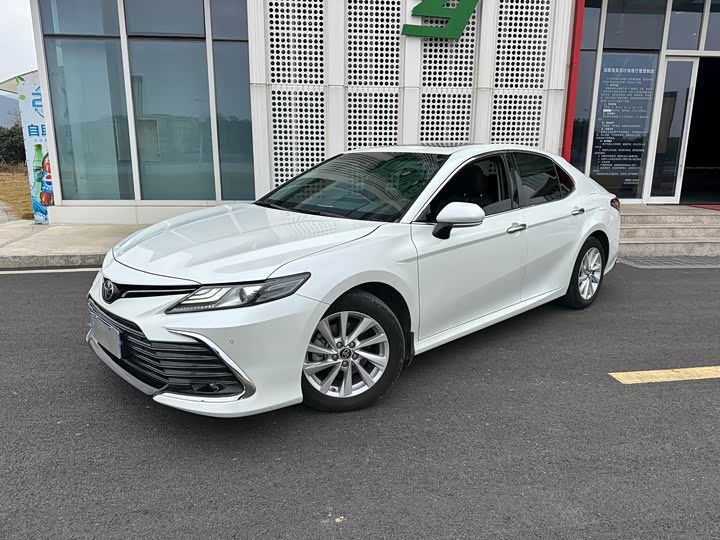 Фото 1 - Toyota Camry