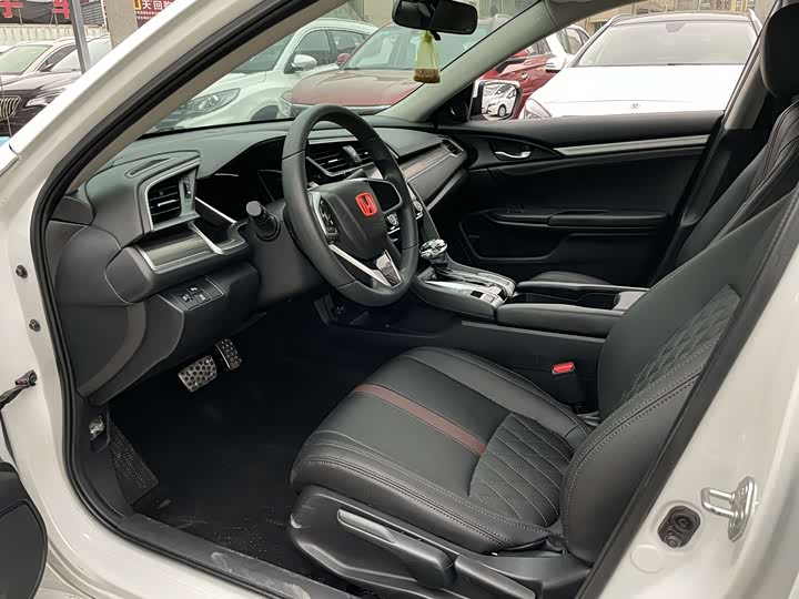 Фото 8 - Honda Civic