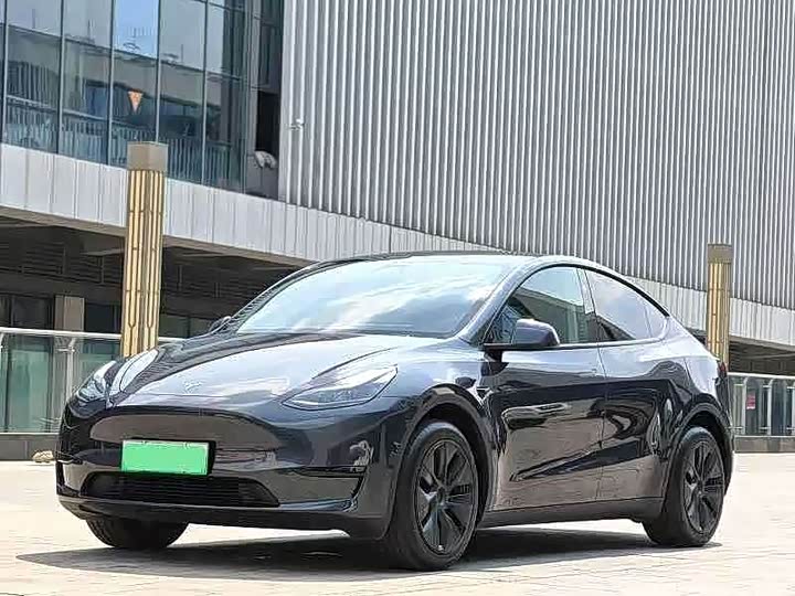 Фото 1 - Tesla Model Y