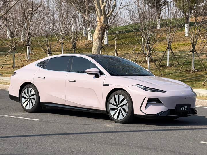 Фото 3 - Geely Galaxy E8