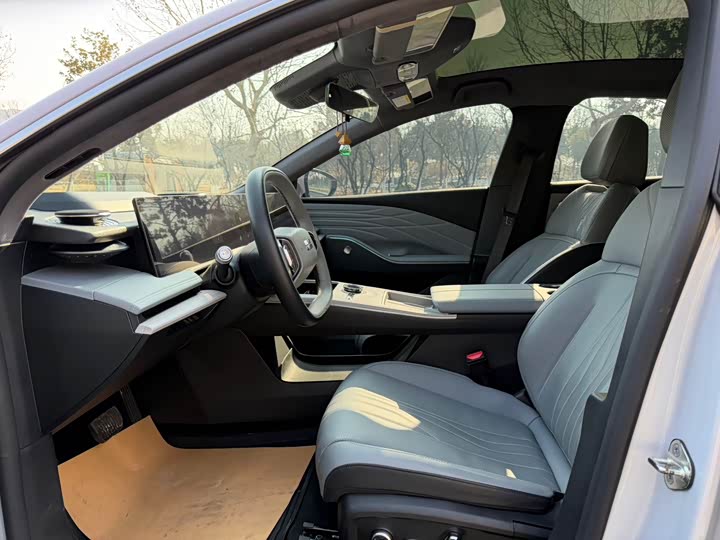 Фото 6 - Geely Galaxy E8