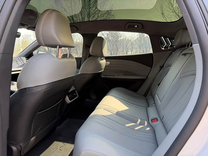 Фото 7 - Geely Galaxy E8