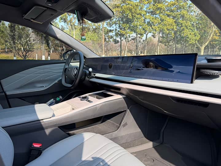 Фото 8 - Geely Galaxy E8