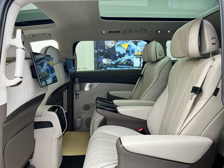 Фото 8 - Denza D9