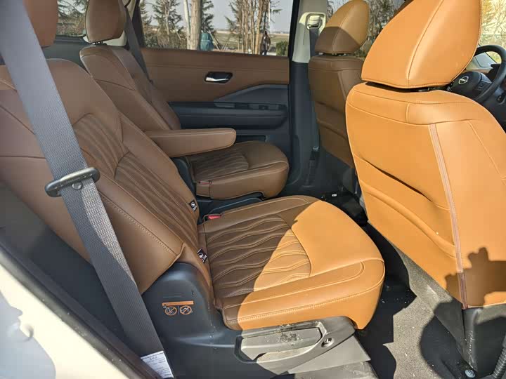 Фото 7 - Nissan Pathfinder