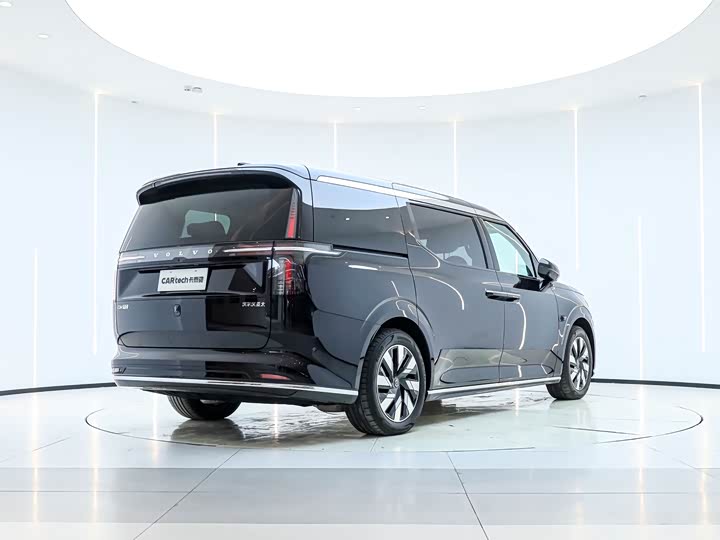 Фото 3 - Volvo EM90