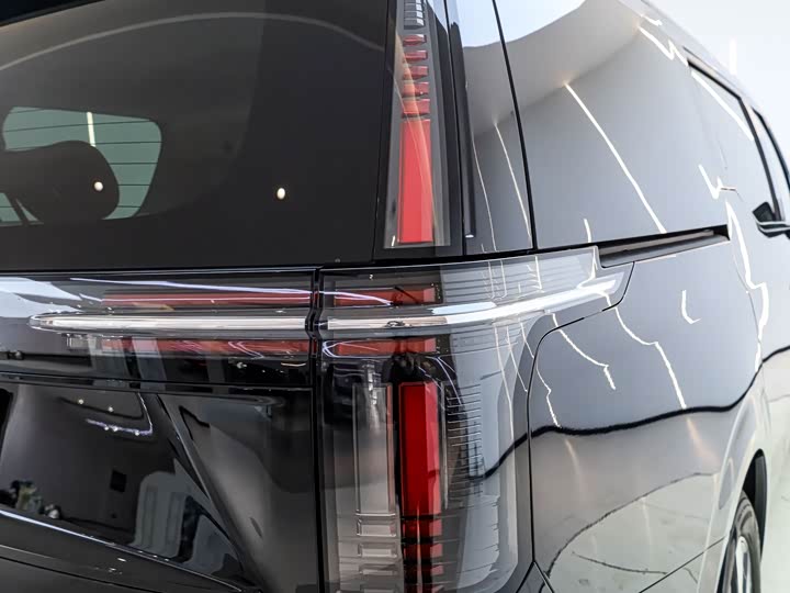 Фото 7 - Volvo EM90