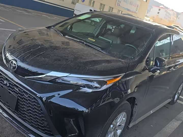 Фото 1 - Toyota Granvia