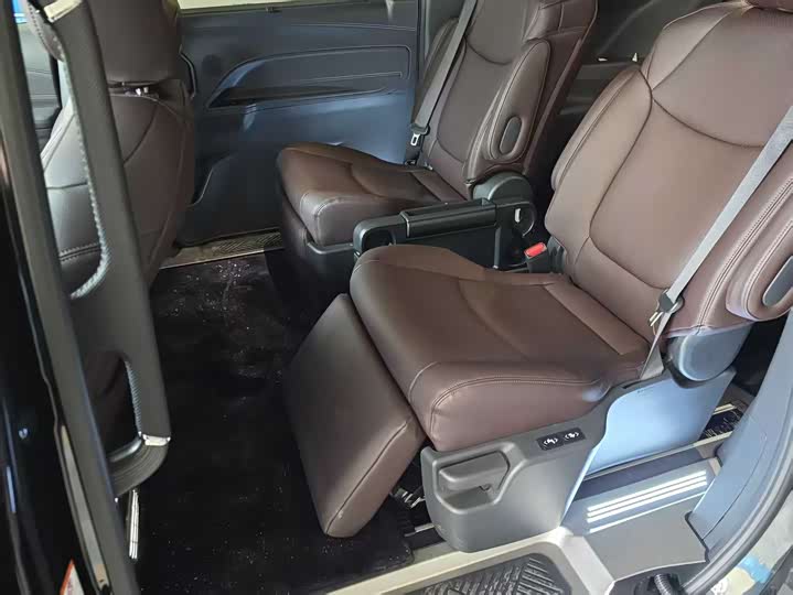 Фото 6 - Toyota Granvia