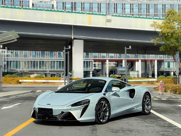 Фото 3 - McLaren Artura