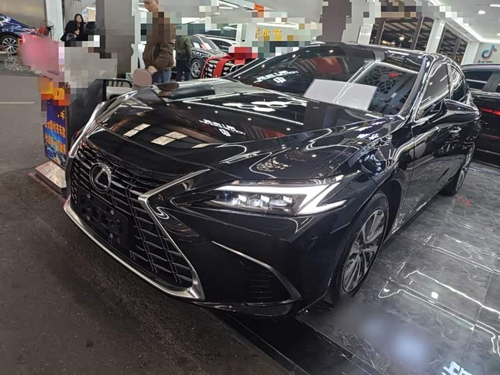 Фото 1 - Lexus ES