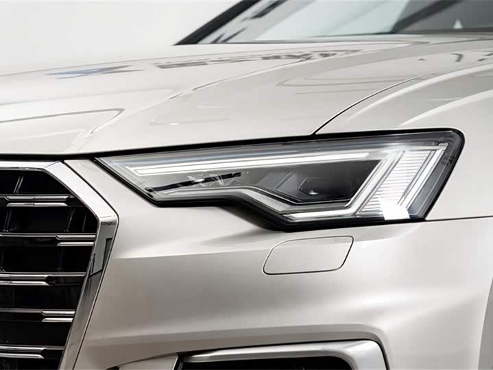 Фото 4 - Audi A6L