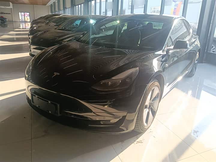 Фото 1 - Tesla Model 3