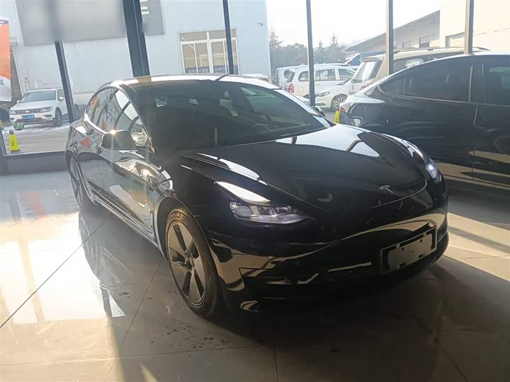 Фото 4 - Tesla Model 3