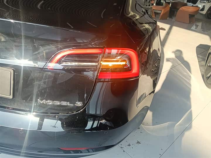 Фото 8 - Tesla Model 3