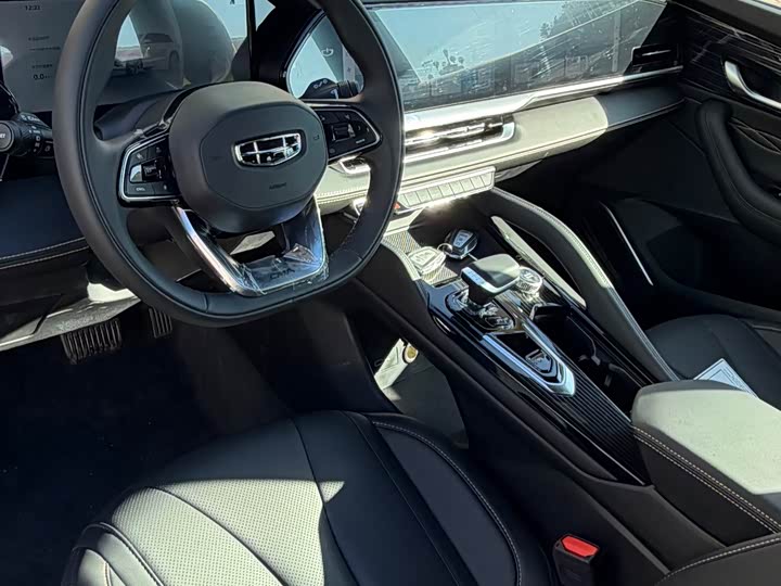 Фото 7 - Geely Monjaro