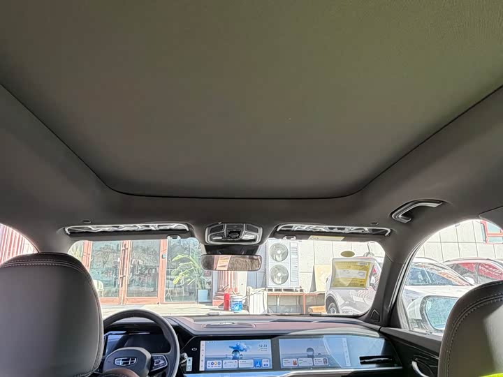 Фото 8 - Geely Monjaro