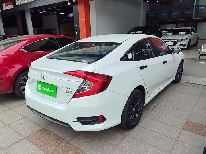 Фото 7 - Honda Civic