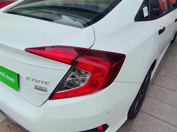 Фото 8 - Honda Civic