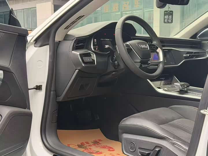 Фото 4 - Audi A7L