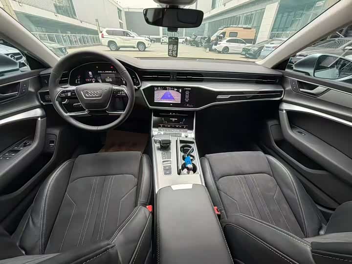 Фото 5 - Audi A7L