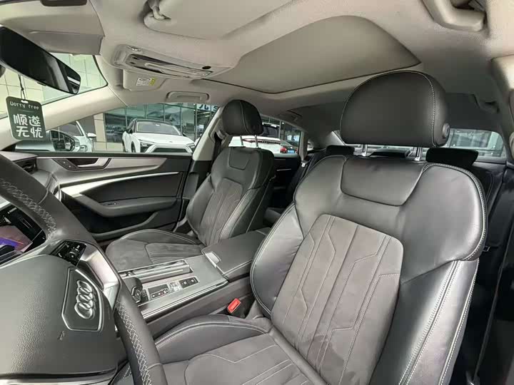 Фото 6 - Audi A7L