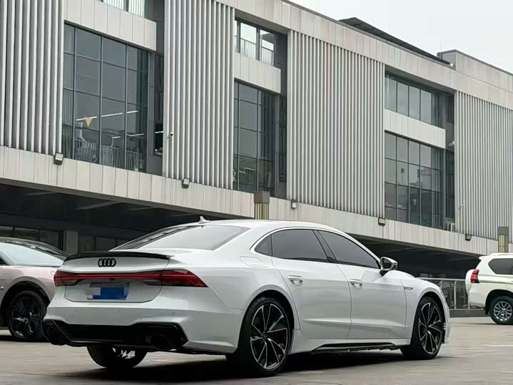 Фото 8 - Audi A7L