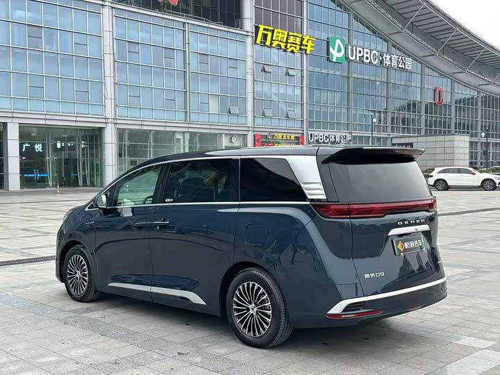 Фото 4 - Denza D9