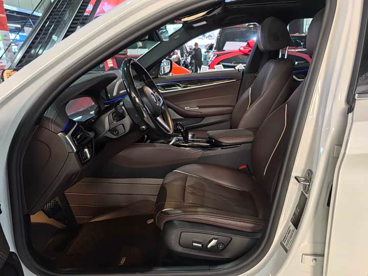 Фото 6 - BMW 5 Series