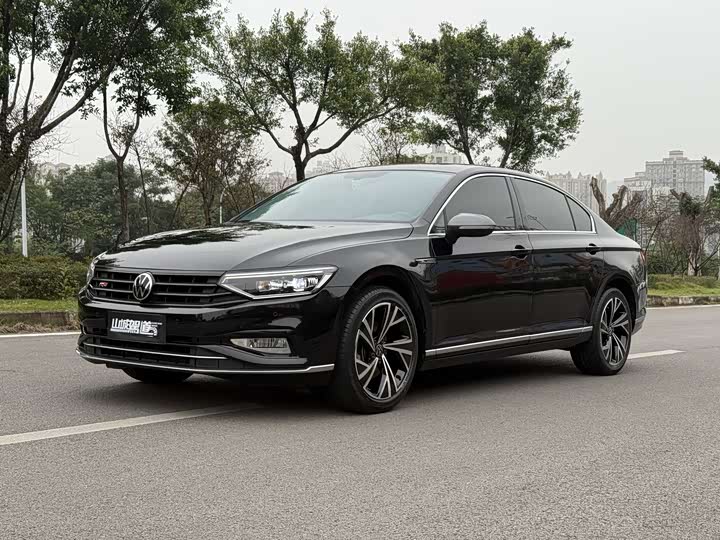 Фото 1 - Volkswagen Magotan