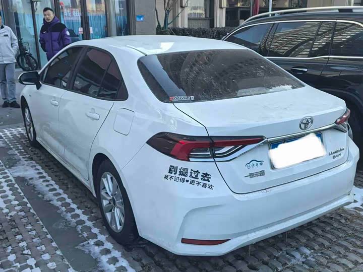 Фото 4 - Toyota Corolla