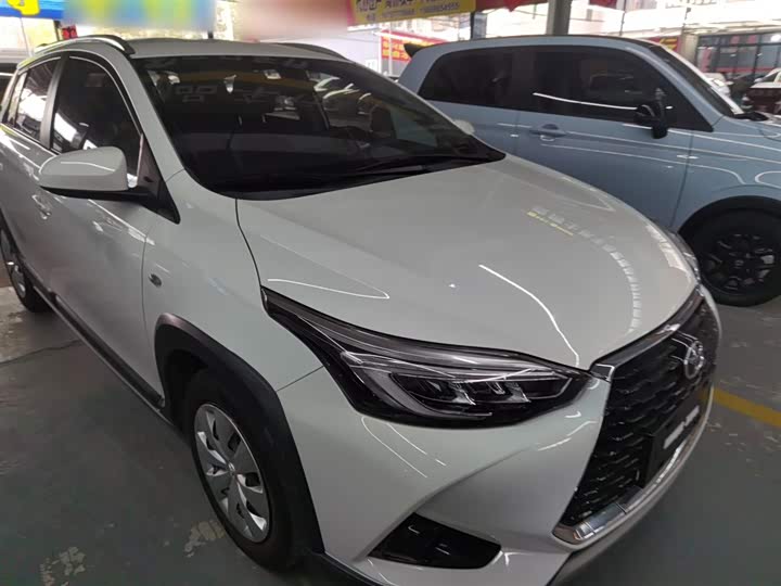 Фото 4 - Toyota Yaris L Hatchback