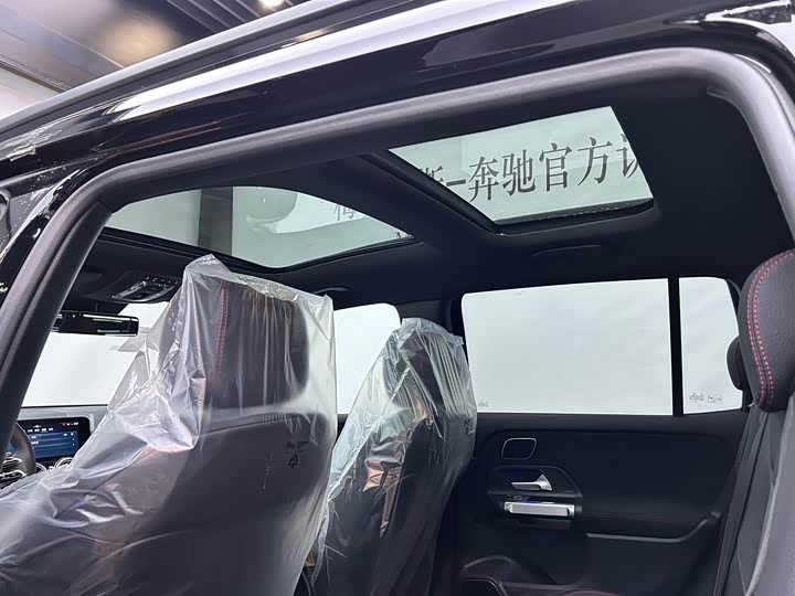 Фото 8 - Mercedes-Benz GLB-Class AMG