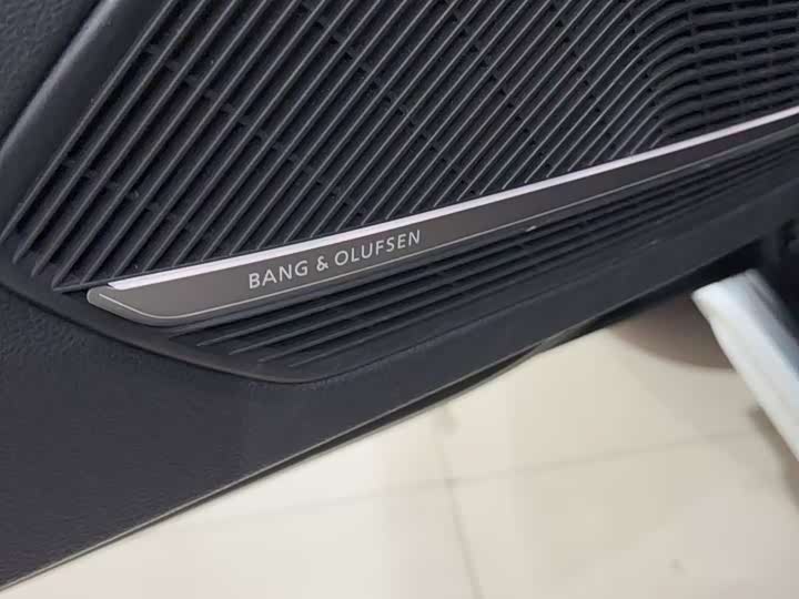 Фото 6 - Audi A4