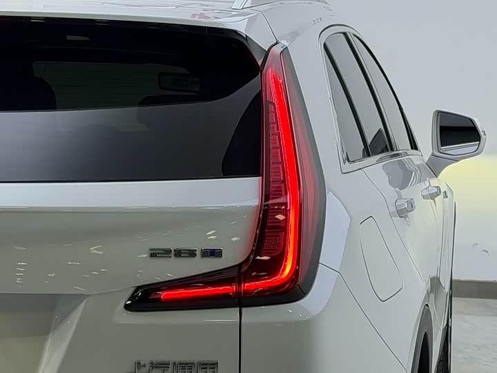 Фото 8 - Cadillac XT4