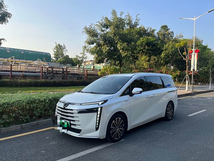 Фото 1 - GAC Trumpchi E8