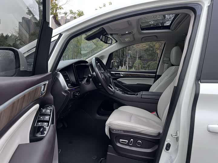 Фото 4 - GAC Trumpchi M8