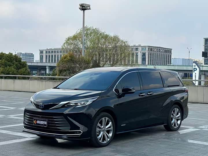 Фото 1 - Toyota Sienna