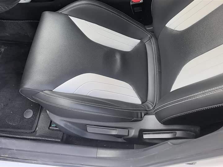 Фото 9 - Geely Binrui