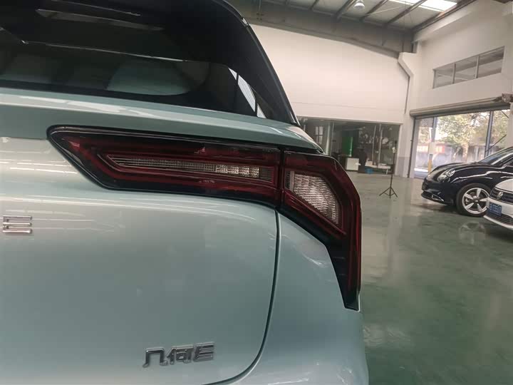 Фото 8 - Geely Geometry E Firefly