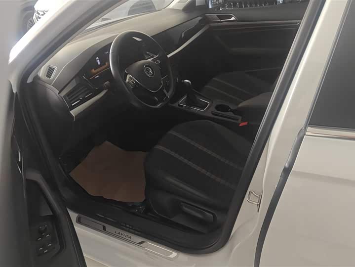 Фото 9 - Volkswagen Lavida